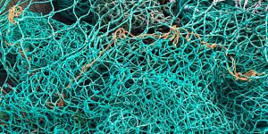 Plastic Billat dévoile une gamme de raclettes à givre entièrement fabriquées à partir de filets de pêche recyclés.